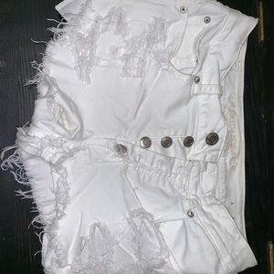 White size 8 AE ripped jean shorts